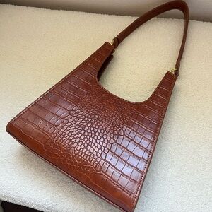 Very cute vintage looking shoulder bag